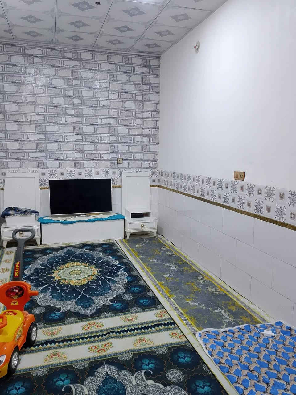 بسم الله الرحمن الرحيم
بيت مساحه 75 متر

غرفه و هول و صاله مفتوحه و مطبخ وطارمه و حمام
و بيتونه فوق و بسطح طابق ثاني تكدر تبني 

شارع مدرسي 

سند 117

سعر مراسله رقم 

***********
