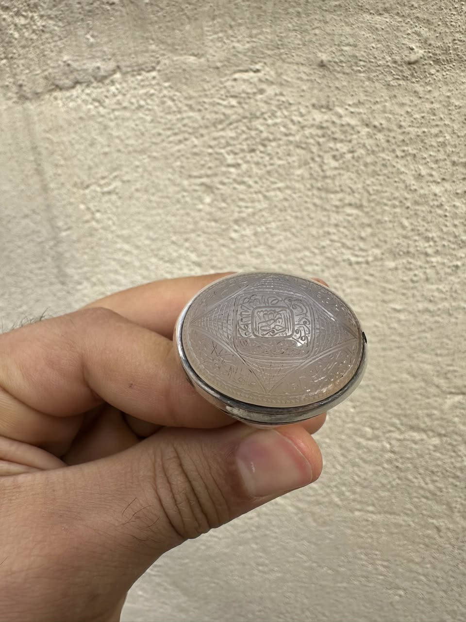 السلام عليكم للعشاق القطع الخشنه والمتميزه والثقيله عقيق يماني ابيض 3سانتيم صياغه البحرين صياغه ثقيله جداً مخطوط القلائل الاربعه 
يوجد توصيل لكل مناطق العراق 
بغداد الشعله 
***********

السعر وباقي تفاصيل خاص 💛
