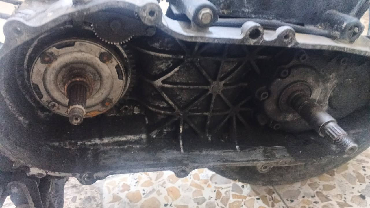 مكينه سكنس نثيه 110 عوزها تجفيت وعوزها وكلجات بيها سلف وراجز وستان تعليك وملف واقيه طين وتاير ويل وصالنصة وهاوزن وشيال كامله فقط كورها وسوادات موجوده كلها فقط تجفيت وكلجات اكفلك بكن واكسل مكينتها ناعمه للتواصل واتساب *********** ب 200 وبيها مجال لطيبين او مراوس شعدك نزل بدراجه
