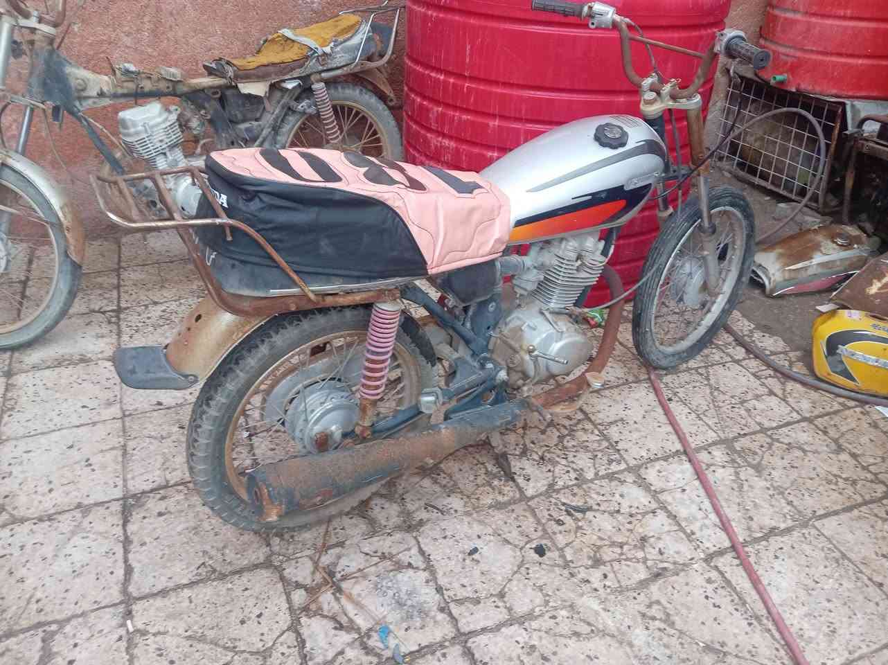 دراجه نامه للبيع المحرك ما مفتوح العنوان بصره حيانيه السعر 150 (***********
