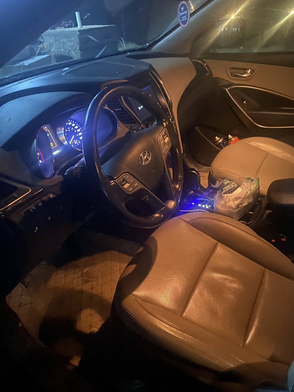 اسلام عليكم
سنتافي للبيع موديل 18 قطعتين بدون دواخل بدون ارباك 
سياره مفوله مواصفات رقم اربيل بسمي تحويل ثاني يوم 
السعر المطلوب 155 وبيهه مجال 
***********
