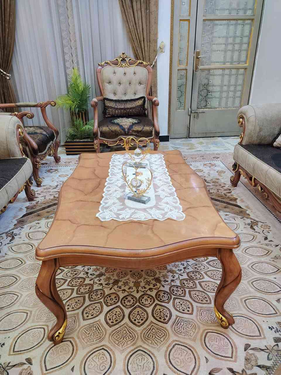 تخم زان تركي ملكي كلش نضيق 8 مقاعد مع طبله وسطيه العنوان مدينه الصدر للاستفسار خاص         او الاتصال على الرقم ***********
