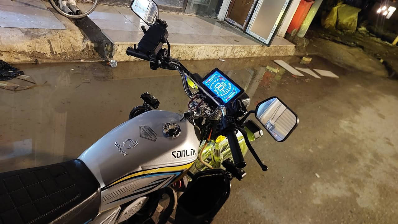 سيفان للبيع 25 ضاغطة وزنجيل ماشية 6 فقط الدراجة زيرو ماماشية مستعجل على بيعتها قفلها 950 ولحد يعامل ويكسر بيها للتواصل ***********
