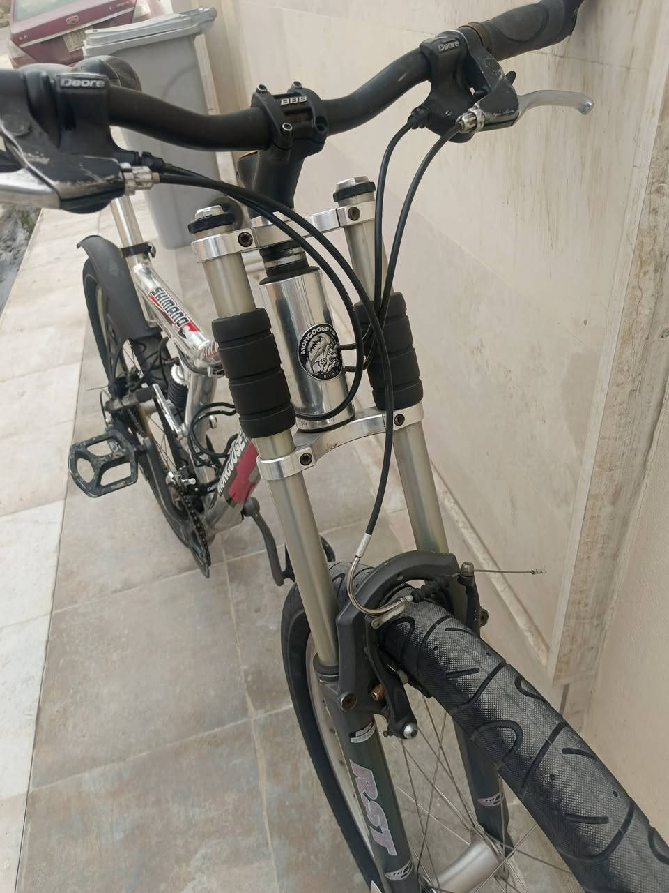 ‏موصل // المجموعة 

‏دراجة #داون #هيل _   Mangoose أمريكي 
‏
‏حجم  26  فريم عالي 
‏معدن ألمنيوم بالكامل 
‏سستم  الدراجة  Shimanow Deore LX 
‏الحركات   9*3
‏دبل أمامي هايدروليك تحكم، دبل خلفي 
‏گير فقاس سحب دفع 
‏تايرات كتان Maxiss 
‏السرج جلاتين  
‏الدراجة كلها مختمة   
‏
‏السعر   خاص 
‏
‏*الدراجة تناسب القامات المتوسطة والطويلة 
‏
‏للتواصل ع الخاص أو واتس  / ***********
‏متوفر توصيل المحافظات 
‏
