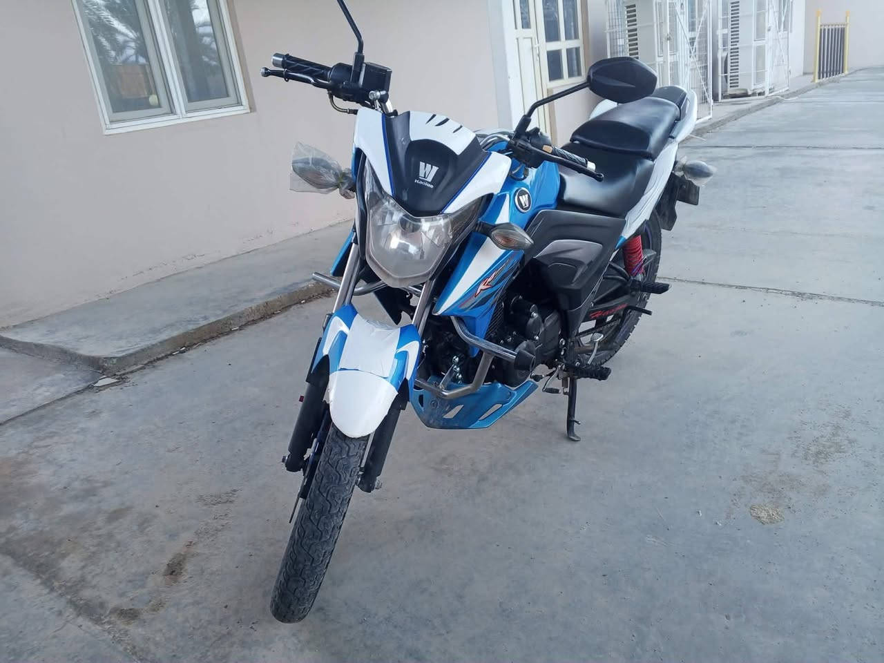 سلام عليكم هاوجي بطح موديل ٢٠ مسجل لوحات اجنبي لبيع مكانه حديثة ***********
