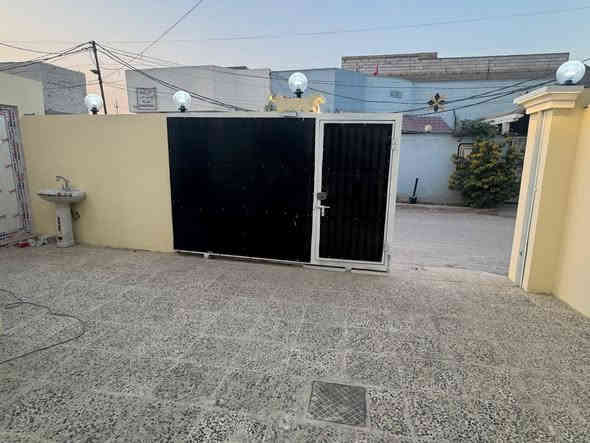 السلام عليكم دار للبيع مساحة ٢٠٠متر خلف التجاري البناء طابوك اساس وسطح كونكريت بناء جديد  تبليط 10متر طابو زراعي سند ٢٥  يحتوي على غرفتين وصاله واستقبال ومطبخ وصحيات مجموعتين الموقع نجف كوفه شارع المعمل قرب جامع الخزاعل السعر 100مليون مع المجال  للاستفسار الاتصال على الارقام التاليه***********
        ***********
