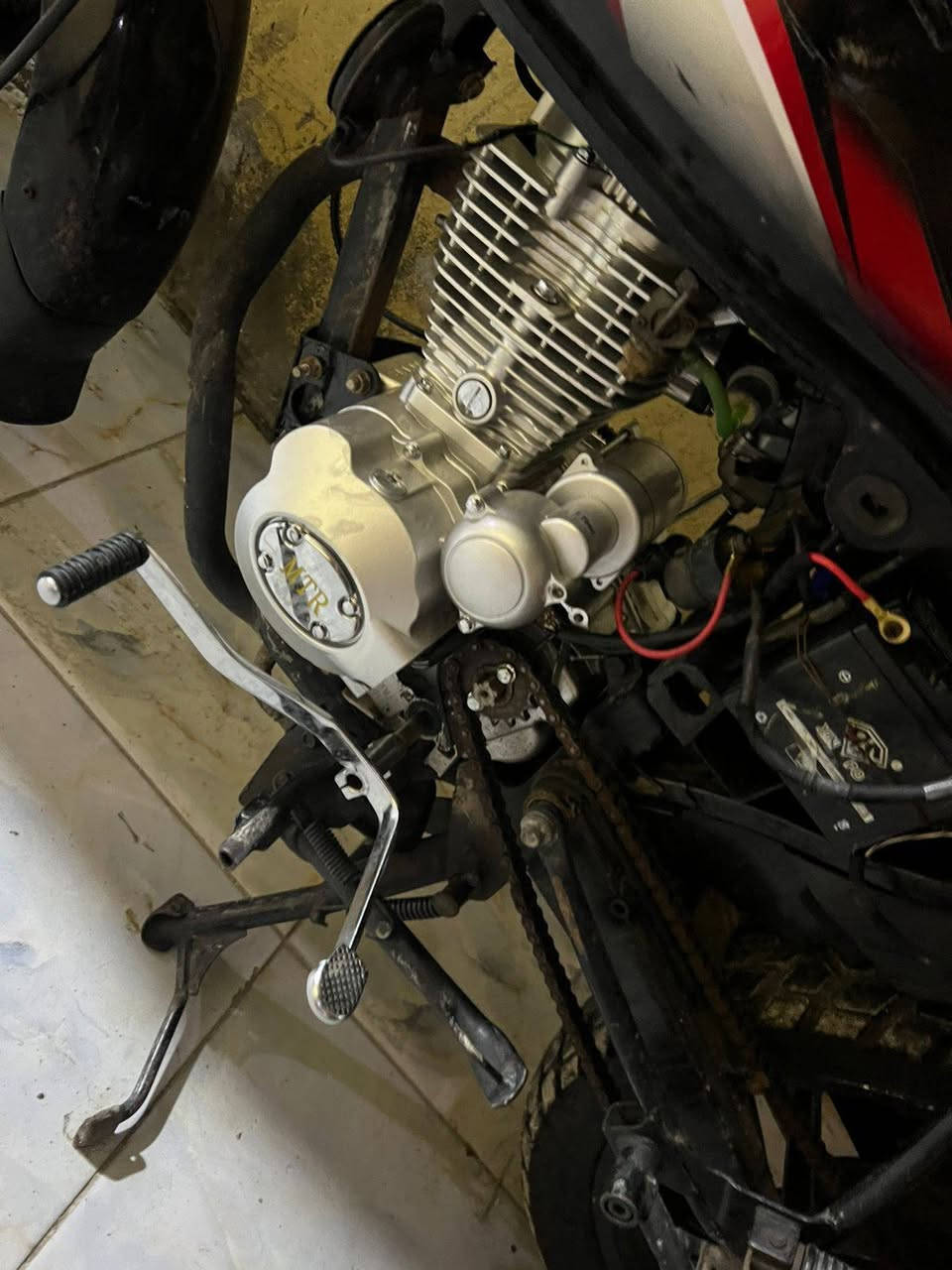 دراجه بوكسر البيع مديل 21 رقم وسنويه
ثاني تحويل بسمك مكينه مال ستوته بعده بدهن شركه برقي ما مفتوح بيه دراجه 
رقم الهاتف *********** 
العنوان العاليه البصره
السعر 1500
