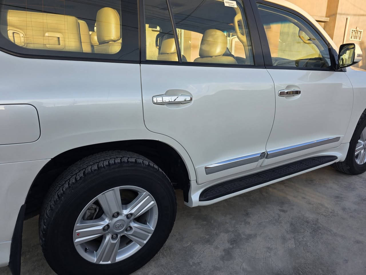 للبيع
سياره لاندكروزر  GXR
2012 
6 سته سلندر 
فول مواصفات 8 ايرباك بريم كشنات كهرباء وكشنات جلد 
ممشى السياره 156 الف 
كير محرك كله بالشرط طخم تاير جديد 
السياره مكفوله من الصبغ والبارد 
رقم السياره دهوك تريد تحويل او وكاله 
سعر السياره  345  $  ورقه 
للاتصال 
***********  /  اسيا /  مؤيد العجاج 
***********  / زين  /مؤيد

