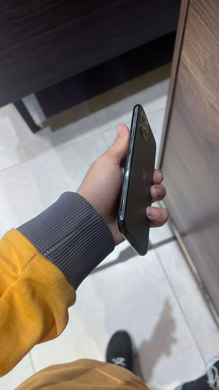 إيفون ١١ برو البيع جهاز نضيف ممفتوح السعر ٣٢٥ وبي مجال مكان الاعضميه الرقم ***********
