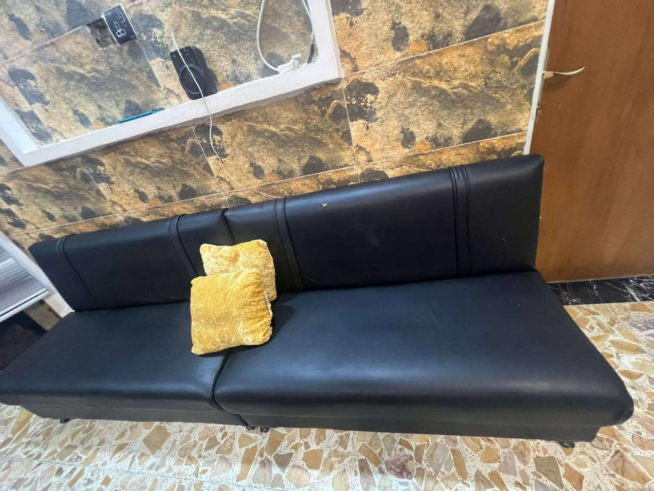 سلام عليكم غراض صالون مستعمله للبيع رقم هاتف *********** سعر خاص
