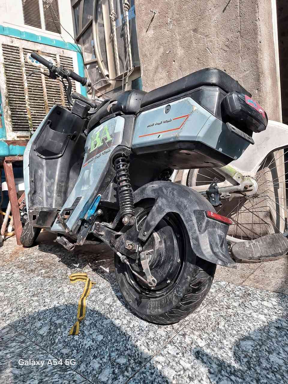 دراجه شحن للبيع 
طافيه بدون باتريات 
السعر خاص 
لتواصل 
*********** خط فقط 
*********** واتساب فقط
