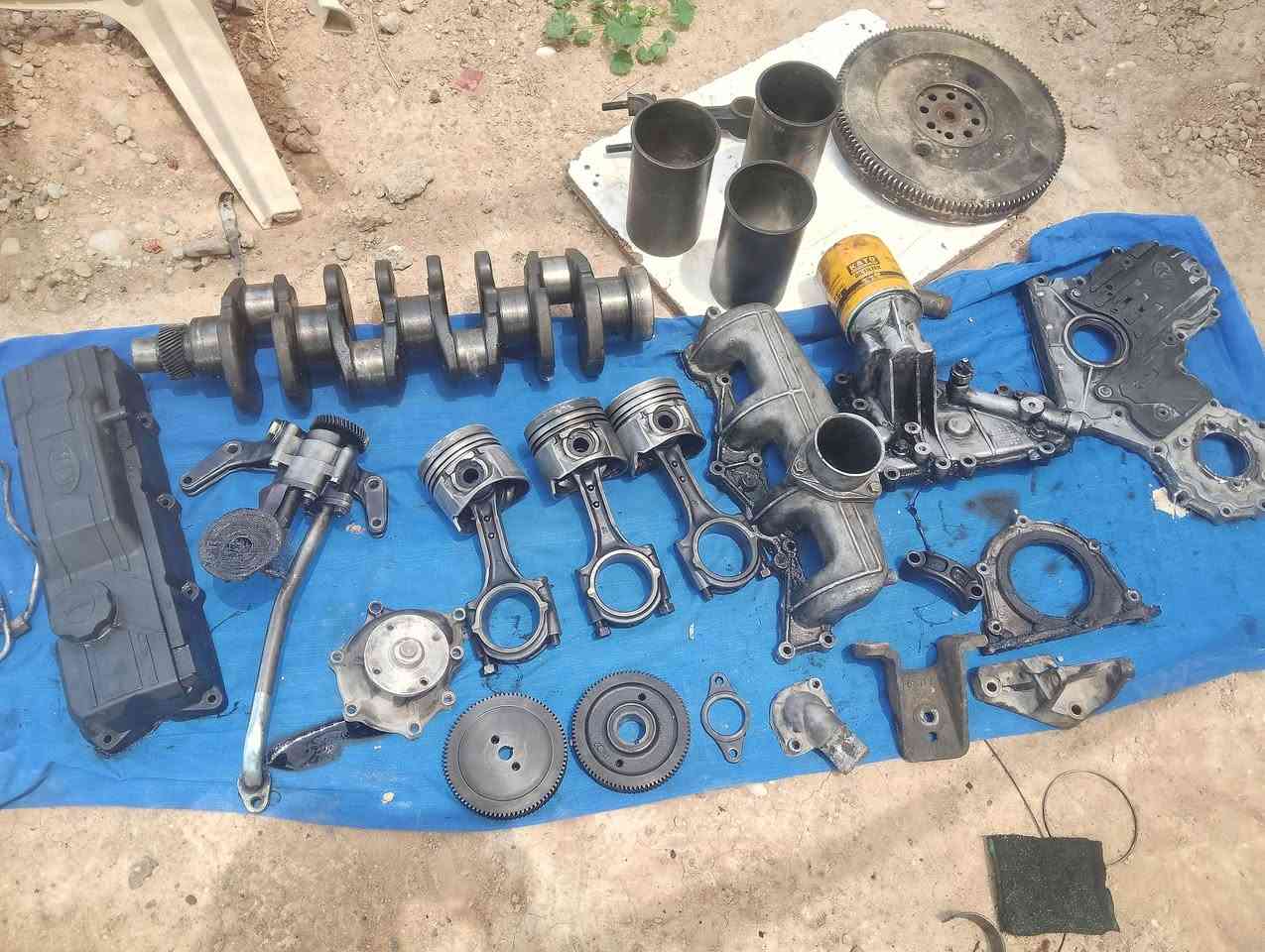 سلاوهاوڕییان
ئە م عە شیای بریجو هە موی بوفروشتن
کرنئ لوک 

هە موعە شیاکان بە شە رت 
شوین 
سمود ***********
