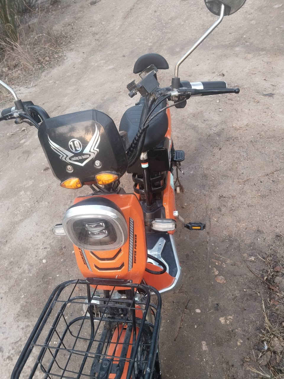 سلام عليكم باسكل شحن موديل 25
استخدم سنة وشهرين ما مبدل بي اي قطعة غير جوزة سويج 
موصفات 4سرعات 
يمشي 45
لايت يشتغل
هورن يشتغل
اشارات تشتغل
مابي اي عطل بي مشكلة صوتة اول ما يشتغل تشويش ويختفي
ومراية بيها فطر خفيف
للبيع ب 325 وبي مجال
مكاني كربلاء الحسينية تواصل وتساب رقمي ***********
