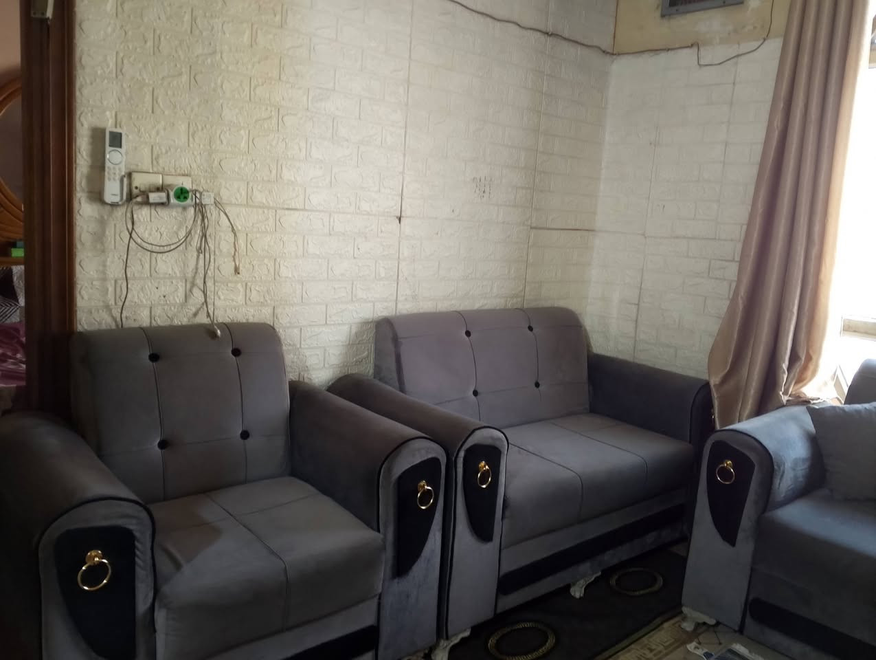 عندي طخم جديد 10 مقاعد للبيع عنواني بغداد الشعب حي البنوك . ***********.
