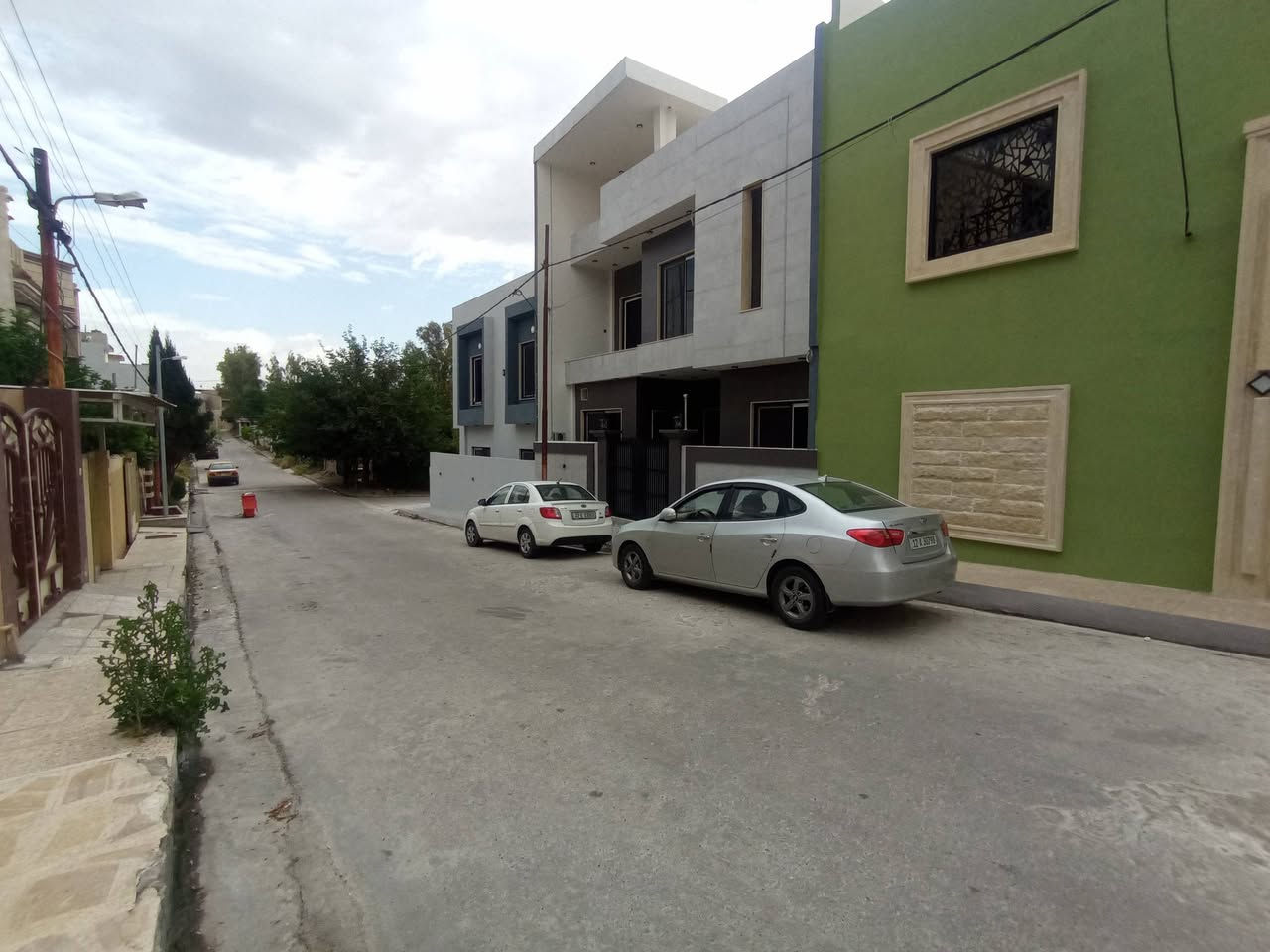 دار زيـرو طـابـقـيـن للـبيـع 👌
يصلح للاستثمار او السكن 🏡

موقع مميز حي الحدباء 📍
قـرب سـايديـن الـصـورة📍

بـناء حـديث زيـرو و تـسليم فـوري 🔑
الطابق الثاني معزول بدرج خارجي 👍

مساحة الدار  120 متر 📏
الواجـهة 10 متر غروب 🌅

الطابق الاول ☝️
استقبال + مطبخ كبير + مناور
+ صحيات + غـرفتين نوم كبار

الطابق الثاني✌️
استقبال + مطبخ + صحيات
غـرفـتين نـوم كبار + سـطـح 

كافة الاسعار في قناة التليكرام 👇

https://t.me/makteb_alsanabil

اذا عـنـدك عـقـار وتـريـد تـبـيعـه
تواصل معانا على الارقام التالية
يــتـوفـر واتــسـاب + تــلـيـكـرام

*********** اسـيـا ☎️
*********** اسـيـا ☎️
*********** كورك ☎️

لـدينـا الـمزيـد مـن الــعروض الـمـميـزة 👌
اذا كان لديكم اي استفسار او استشارة 🖐️
يـمكنكم مـراسلة الـصفحة بشكل فوري ✉️

#_مكتب_السنابل_للعقار
#_الموصل 
#_حي_الحدباء
#_دار_للبيع
