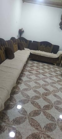 ديوان للبيع نضيف خشب اسود 8 امتار تفصال  سعره 300 وبي مجال  0771944859...