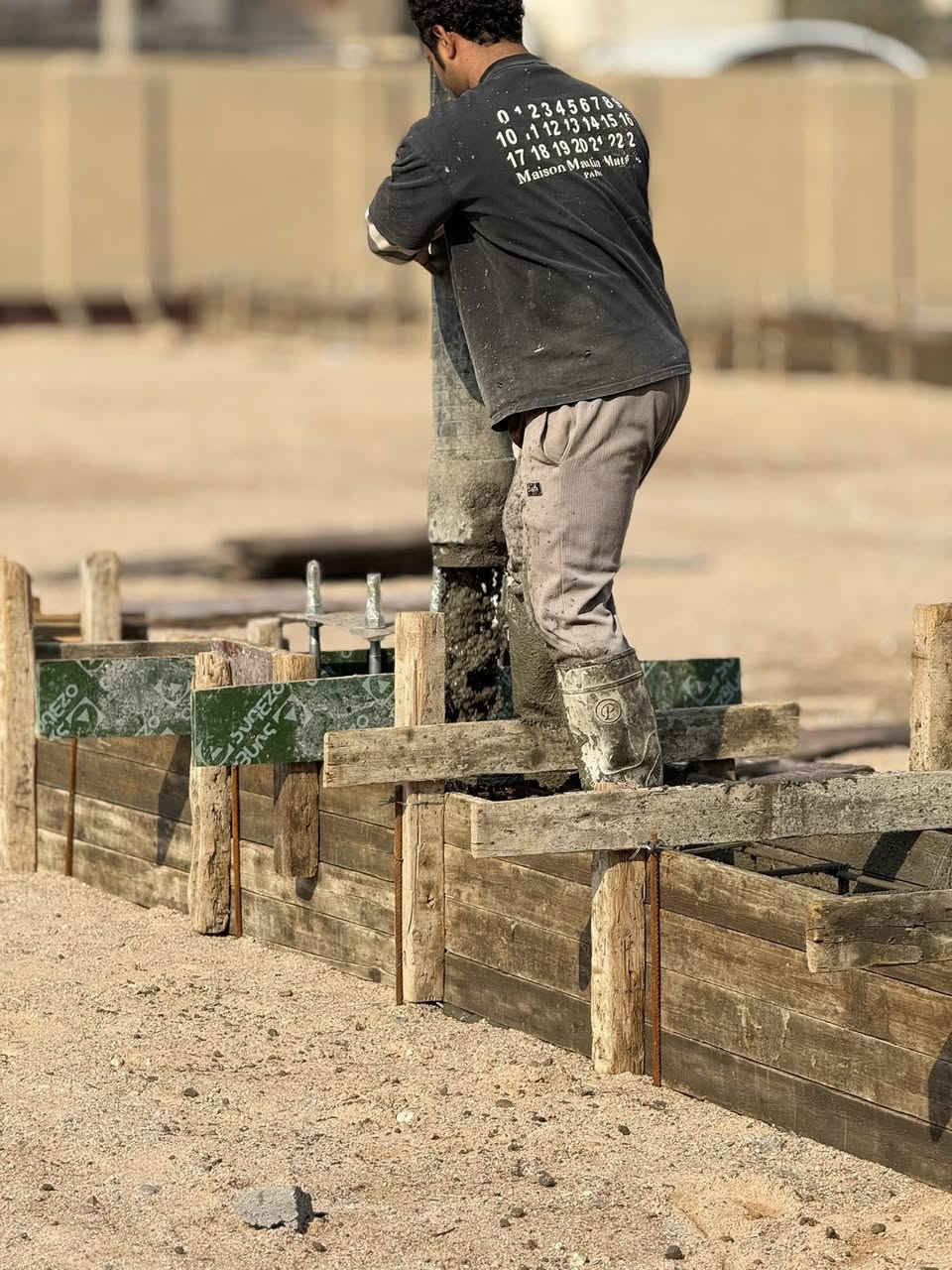 تم بحمدلله صب رباط جملونات أرضي في الأمن الداخلي تم الصب بقوة انضغاط C35 حقيقي

#للصب_المركزي_الجاهز في محافظة البصرة 

بنسب وكميات صحيحة ١٠٠٪؜

المواد مفحوصة مختبرياً 

المواعيد دقيقة وثابتة 

خبط درجة اولى ونسب حقيقية 

للتواصل                    ***********

حسين المنصوري #للكونكريت_المركزي_الجاهز
