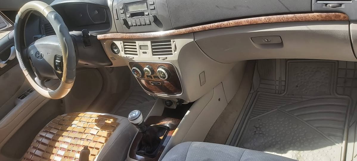 السلام عليكم سياره سوناتا موديل 2006 رقم نجف الماني محرك 2400 جديد گير عادي تبريد حداديه جاهزه المكان النجف الاتصال ***********
