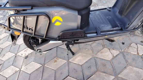 السلام عليكم 
للبيع او مراوس بسكنس 
دراجة جديدة 6 بطارية سرعتها 80 الشحنه الوحده تمشيك 50 كيلو 
***********
