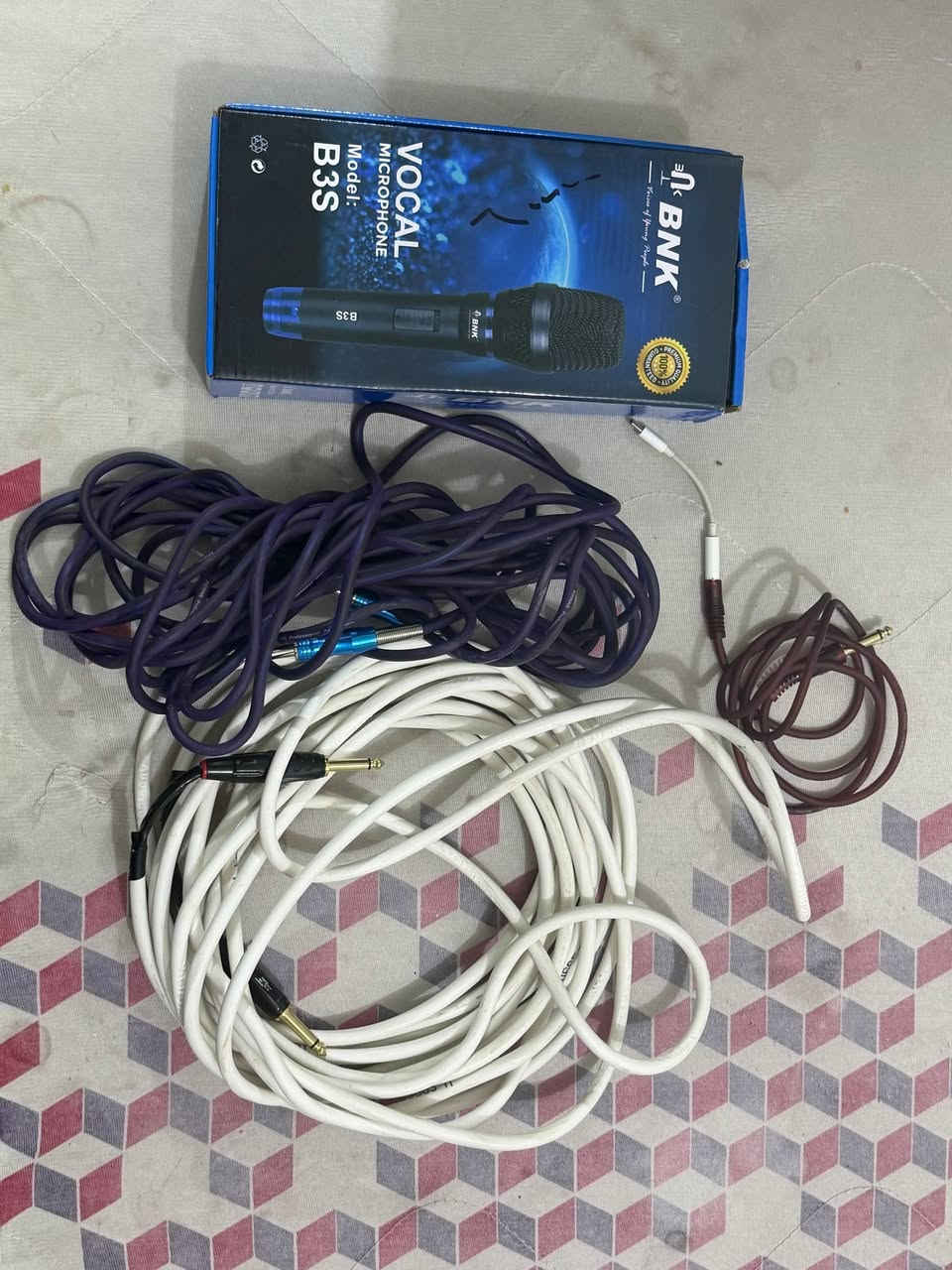 سلام عليكم جهاز 1800جهاز ايراني اصلي مع محلقاتة اصلية وايرين ومايك اصلي واير و اواكس وسماعت اثنين للبيع مكان كربلاء السعر 375 استفسار ***********
