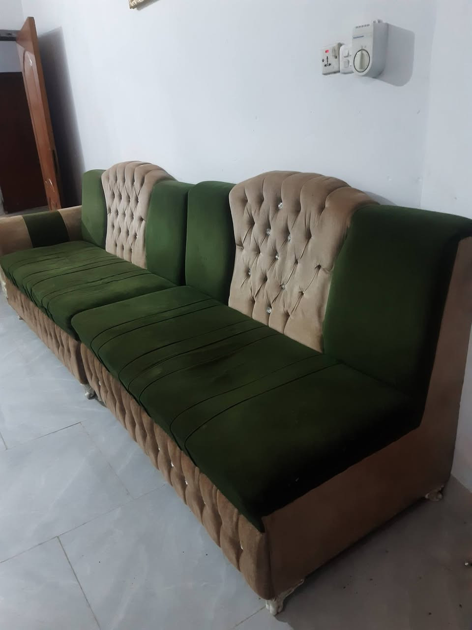 تخم تسكام قوي نضيف ١٠ مقاعد ب٣٠٠ وبي مجال حله الورديه لاتصال ع رقم  ***********
