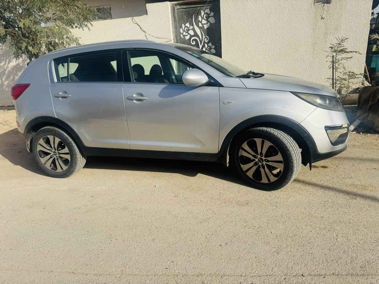 سبورتج خليجي 2016 رقم  واسط سيارة جاهزة ما نقصها اي شي كير مكينه 1/1 بيها اربع ابواب رش بالخليج بدون فتح وجاملغ امامي مبدل  منظومة التبريد كلها جديده تبريدها ثلاجه اي نواقص ما بيها ***********
