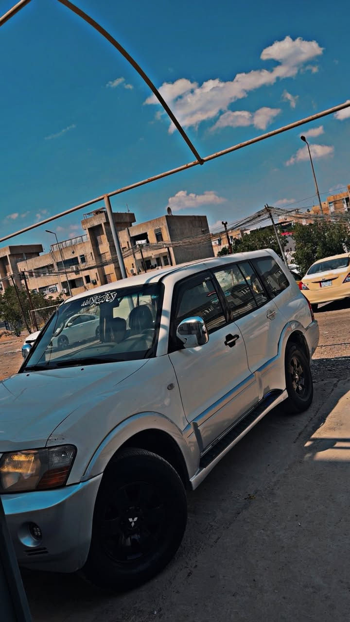 السلام عليكم للبيع باجيرو2006  السياره بيه جملغات خلفيه بارد اقل الشبر وخشم البنيد صبغ فقط باقي السياره كفاله مكينه جان بيها تنقيص فقط لاتبخير ولا شي جفتت بمجمع حبتور تجفيت اصليي كل قطع الغيار ضمان سنتين  السياره كلش حلوه وكلشي بيها شغال السعر90 
*********** واتس فقط
