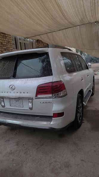 السلام عليكم
للبيع 
لكزس 2013 سوبر سبوت فول الفول داخل قرميدي أصل بريم 
بسعر لاندكروز 12 
وارد خليجي فول مواصفات
محرك 8 سلندر 5700 شرط
بصمة تشغيل 
تشغيل عن بعد
كشنات كلهن تدفئة وكهرباء امامي خلفي
كشنات 7 راكب كهرباء
رادار امامي
سلايد روف 
صندوك كهرباء
ميموري خزن كشن وستيرن
ستيرن كهرباء
جكات 
4 وضعيات قيادة
سستم صوت هارمن
زراك لايتات وزنون حتى بلوجكترات 
تبريد منفصل 4 قطع
ويل حجم 20 
تخم تايرات جديد
مابيها اي نقص  
السيارة كلش جديدة 

السعر370ورقة 

رقم بغداد الجديد هزه وسنوية
2029
***********
جميع شي موجود بالفيديو مع رصعات جدا بسيطه في السقف
