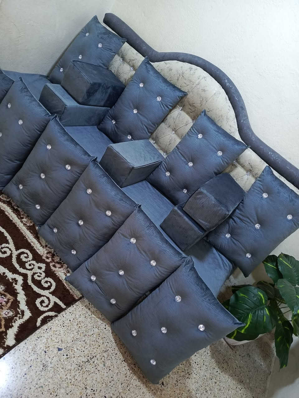 جلسة جديدة ب لون الرصاصي السادة التحفة
نشتغل دواشك ومخدات وكوشات 
سيت مصدات تخت البيبي 
حسب الطلب.. اسعار مناسبة 😍 
متوفر توصيل 💥


**إذا كنت صاحب هذا الإعلان وتريد حذفه لأي سبب، رجاءا أرسل رسالة إلى الدعم الفني**