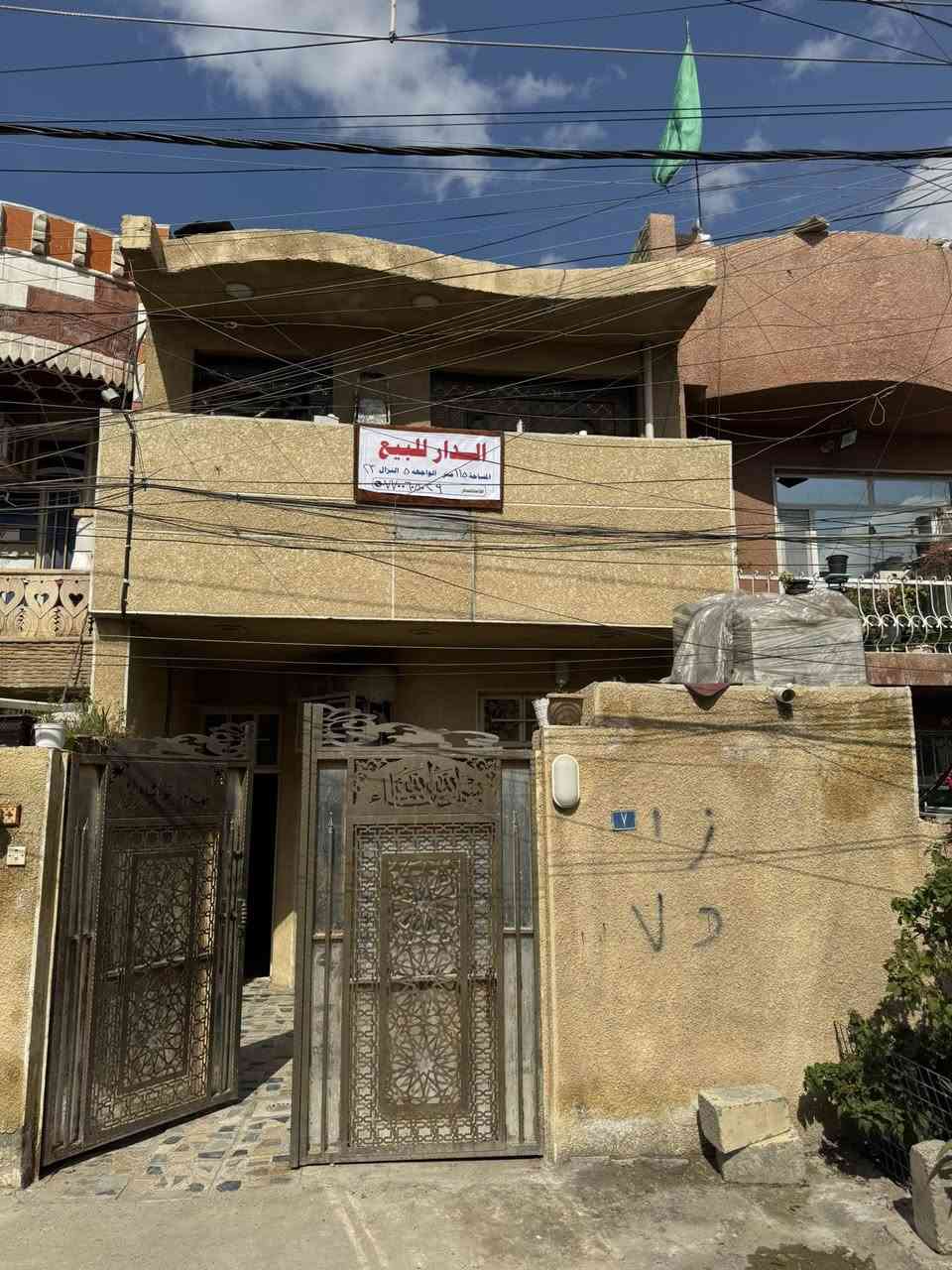 ⸻

🏡 فرصة مميزة للبيع – حي البساتين

دار سكني للبيع بموقع جداً مميز 📍
📌 حي البساتين – شارع التكاتك (أول مدخل على اليمين)
قريب جداً من الشارع العام وشارع عريض

🔹 المواصفات:
 • المساحة: 115 م²
 • الواجهة: 5 متر
 • نزال: 23
 • عدد الغرف: 3 غرف كبار
 • بيتونة قابلة للتحويل إلى غرفة كبيرة

🔹 البناء:
 • بناء حديث ✨
 • سيراميك جدران + أرض كاشي

🔹 الخدمات:
 • تبليط
 • مجاري
 • كهرباء
 • إنترنت

🔹 السند:
 • طابو 25 رسمي

🔹 مميزات إضافية:
 • مجهز بالكامل للسكن 🏠
 • يحتوي على:
 • ماطور
 • سخان
 • تانكي عدد 2
 • يتم تفريغ البيت خلال وقت قصير

💰 السعر: على الاتصال
📞 للاستفسار: ***********
