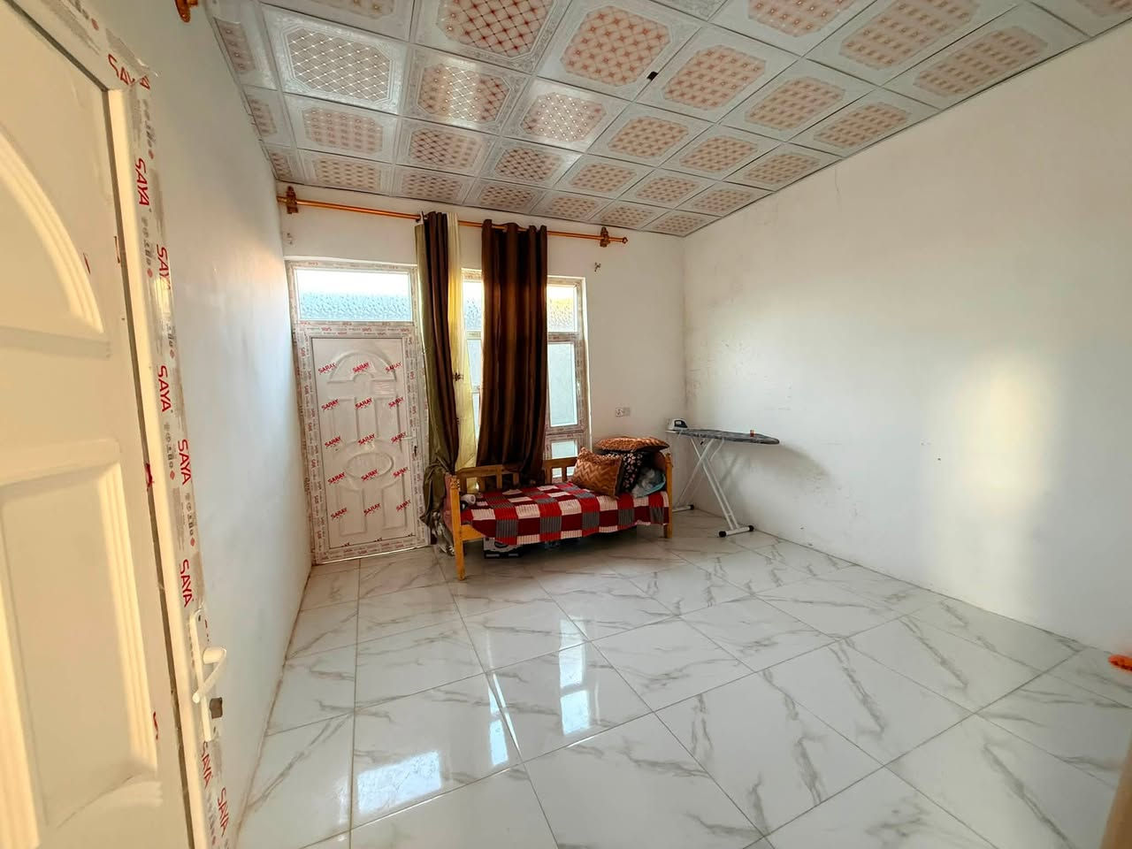 دار سكن للبيع جلولاء حي الخضراء
الفرع مالته 15 م 

استقبال 6*4 وغرفتين نوم 5*4 وصالة 8*5 ومطبخ 5*4
حمام داخلي وصحيات خارجية 
البيت فول سيراميك الارضية وسقف ثانوي 

متوفر كافة الخدمات شارع تبليط وماء اسالة 

المساحة 170 متر 

للاستفسار ***********
