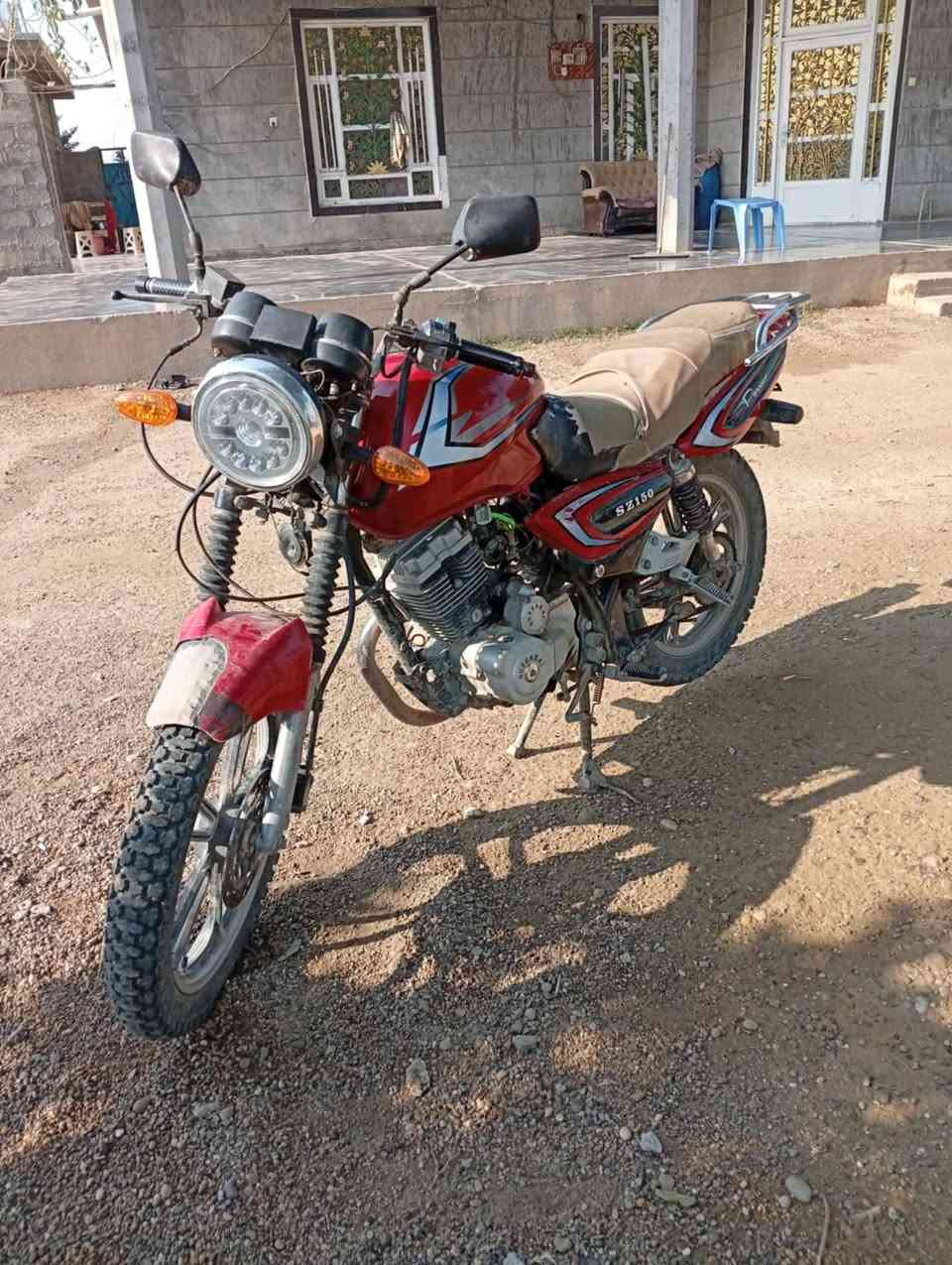 سلام عليكم دراجه موديل 18 مامغسوله بانده جني شوفت عينك نضافه فول بس جاملق مكسور امامي وكشن عايزه دوشمه فقط سعره 600 قفل اوراق كامله ***********
