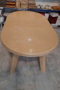 ميز طعام • بلاستك • بدون كراسي