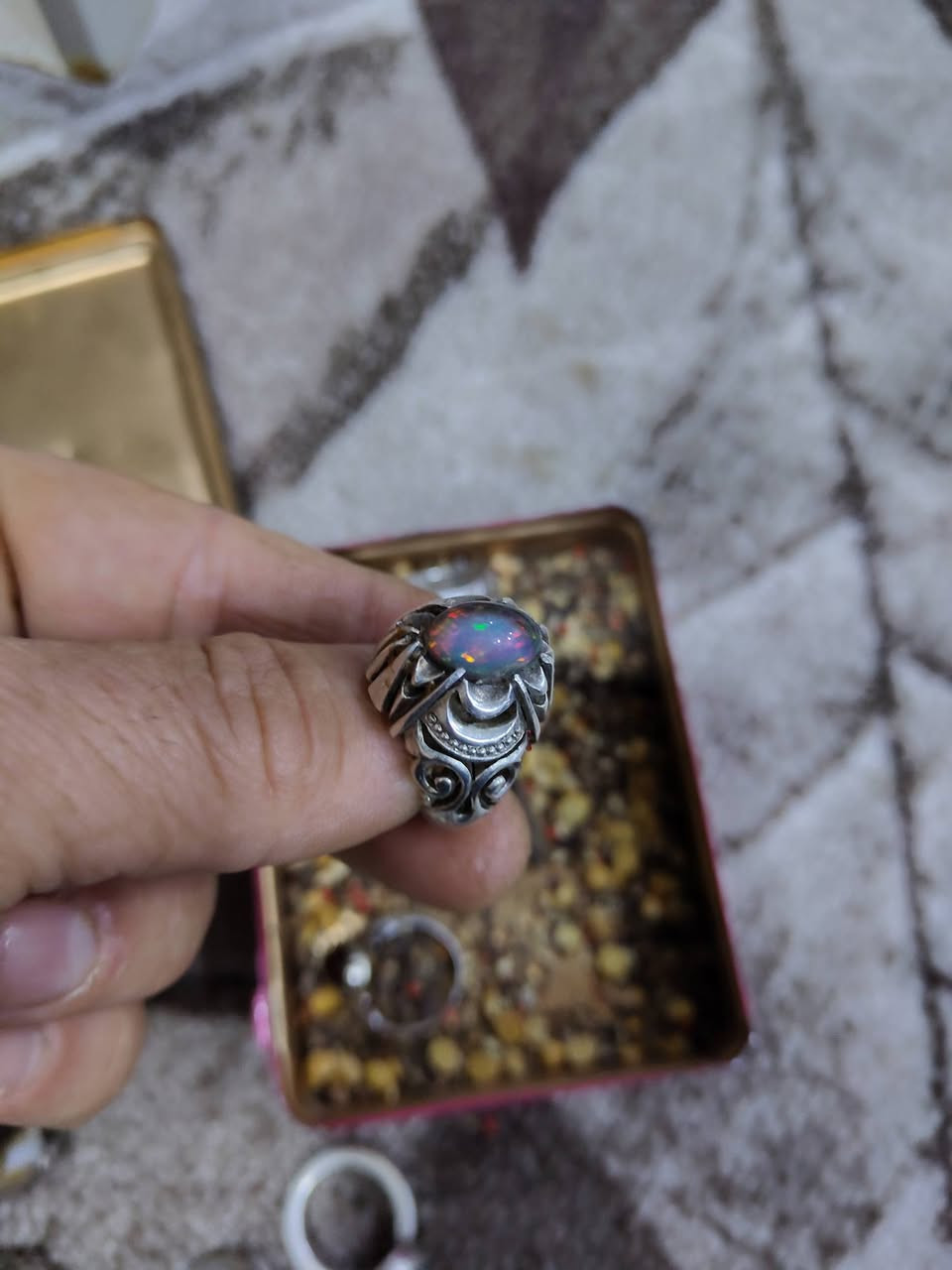 السلام عليكم
اوبال فول فول فاير عالي جزعه قديمه للبيع 

اخوان توصيل ماعندي اخوان الجزعه نهايته قفل 100 ألف قياس 23 والااوبال 90 ألف قفله


**إذا كنت صاحب هذا الإعلان وتريد حذفه لأي سبب، رجاءا أرسل رسالة إلى الدعم الفني**