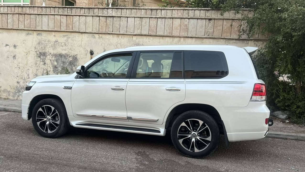 تویتا لادکروزر 2017
فول فول مواسەفات 
140 هەزار حەقیقی ڕۆشتوە 
سەیارەکە شەریکە جیهان وایت ایدشنە 
سەیارەکە یەک دەیتە هی مەعرەز نیە
بە ناوێ خۆمانە 
5 پەنچە pdr ی هەیە 
سەنەوی نوێیە 
8 ایرباک 
سەیارەکە شەغالە 
شوێن ئاکرێ 
سعری 485 گەڵا کەمێک مەجال


**إذا كنت صاحب هذا الإعلان وتريد حذفه لأي سبب، رجاءا أرسل رسالة إلى الدعم الفني**