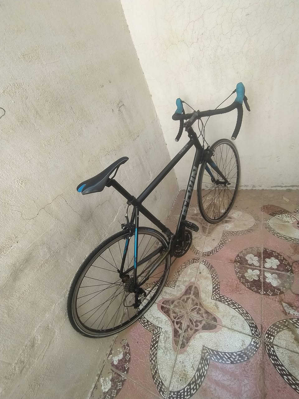 بۆفرۆشتن
پاسکیلی سیباق ماڕکەی عالەمی btwin فەڕەنسی قیاسی M حەجم 28 لاشەی ئـەلەمنیۆم و ماشە کاربۆن وەزنی زۆر کەمە گێڕی 3x8 شیمانۆ هەموو پارچەکانی بیلادیە و بێ کەم و کورتیە
بۆ سعر و زانیاریاری زیاتر چات بنێرن یان ژ.م ***********
شوێن کەلار
