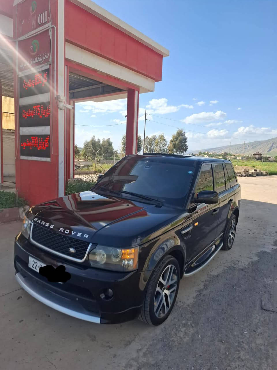 Range roverمۆدیل2011هەشت پستنی سوپەر چارچ فول مواسەفات گێرو مەکینە بەناو کردنو غرامە بەشەرت شەریکە سەردارە بەس بۆنیتی سبوخە کارەبایاتی مەزبوتە   ***********  *********** أربيل, العراق
