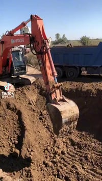 يوجد تراب حدائق  ناعم ودفن بتلوات بأسعار مناسبه 07764503672