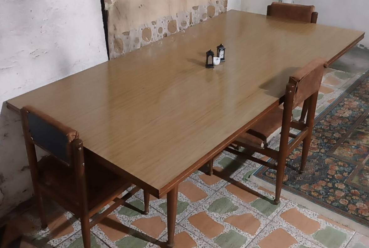 السلام عليكم ميز طعام الطول مترين و٤٠ سنتم
والعرض متر و٢٠
والارتفاع  ٨٠ 
مابي ضرر مع ٣ كراسي فقط  يعني ممكن الي يشتري ياخذ سيت كراسي ٨ او ٦ حسب عدد عائلته عنواني العطيفيه والسعر ١٥٠ الف واكو توصي بكروه حسب عنوانه


**إذا كنت صاحب هذا الإعلان وتريد حذفه لأي سبب، رجاءا أرسل رسالة إلى الدعم الفني**