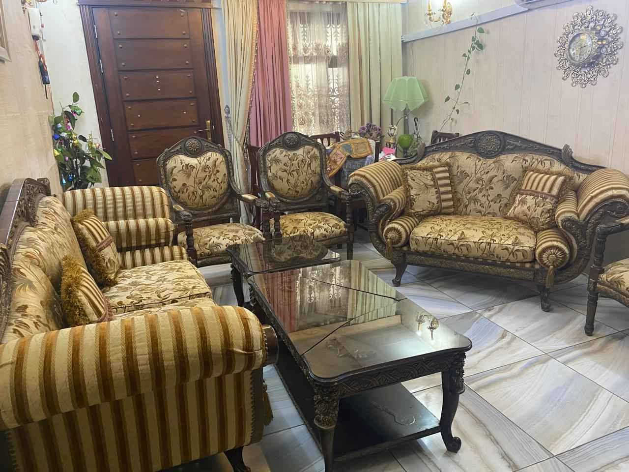 طخم تركي ملكي مكون من... 
-قنفة كبيرة ل 3 اشخاص
-قنفة وسط ل 2 اشخاص
-كراسي عدد 4
-طبلة وسط عدد 2
-طبلة كبيرة عدد 1
السعر 600 الف دينار
الموقع/الاعظمية شارع الضباط
ابو يوسف *********** بغداد, العراق
