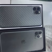 ايفون 11 برو ماكس • نضيف • شاشة فيها شرخ