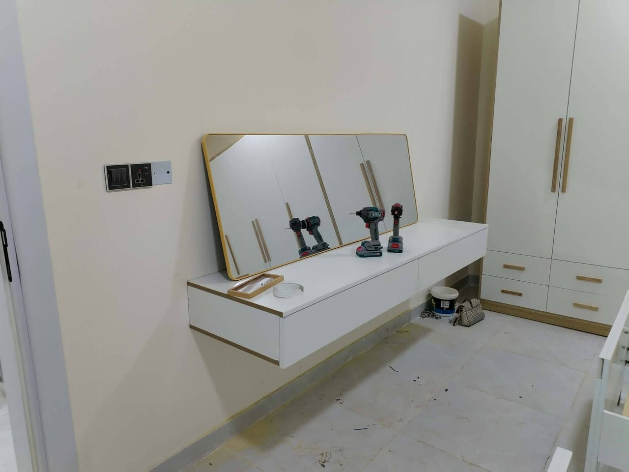 شغل حسب الطلب تزكام خشب تركي hdf سرير عدد(٢) كنتور +ملحق ميز مرايه +مكتبه +درور مجرات شغل حسب الطلب للاستفسار مراسلت الصفحه او اتصال ع الرقم *********** ⚒️
