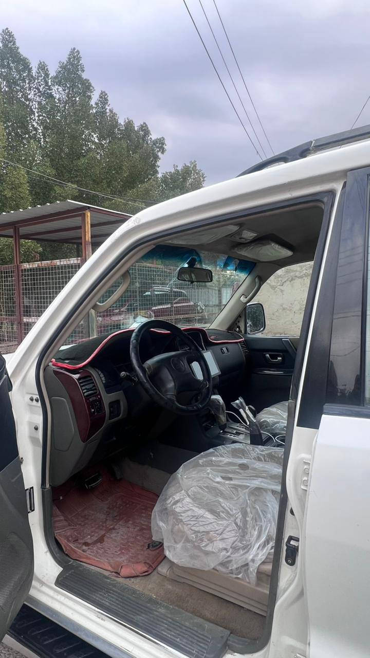 السلام عليكم باجيرو ال2006 السياره مكفوله من الكلبه من الجفيه فور ويل شغال مكينه وكير مكفولات تخم تاير حداديه غرفتها جديده لأبيه كسر وشديتلها شاشه وشاشات بل تجوه بس مامربوطات درع خلفي هوك سحب جام كهرب 
مري شفط  سكنات بلوجكترات امامي تبريد شغال 3 قطع رقمها بابل دولي هزه وسنويه جديده بسمي تحويل شوكت مايعجبك مكينه V6 سايد بريك شغال كيجات كله جديد جامه اماميه هسه شديتها طوافه بانزين جديده سبعه راكب السياره حلوه وكاعده ومرتبه ومال جناي  مكاني بغداد الكفائات قرب المدارس الجدد 📍
اريدها اب 78 وبيه مجال حك الجيه 
وبل عافيه على الياخذها 
للاستفسار الاتصال 
***********
