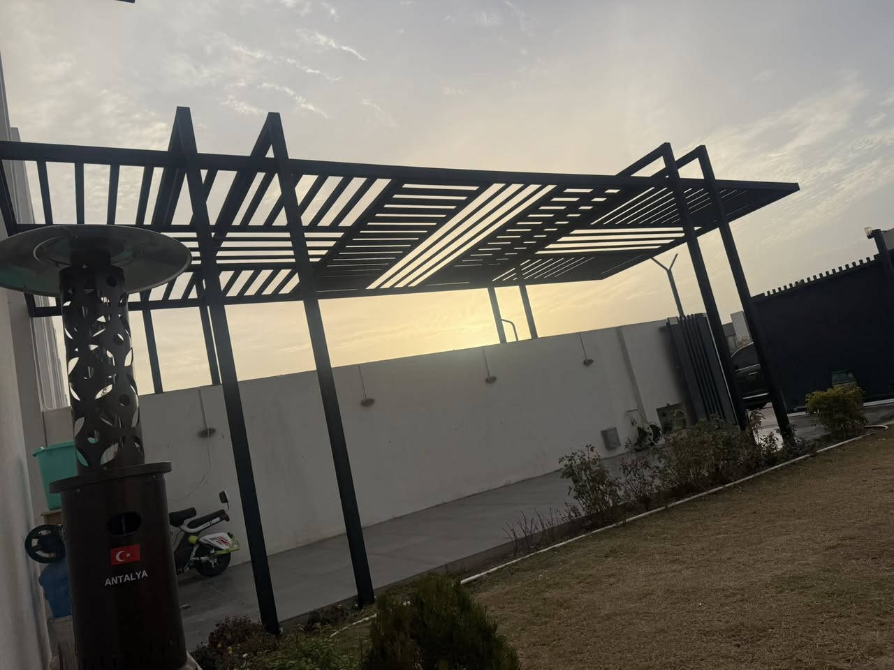 سلام عليكم عمل كافة السقائف كراج والمناور وكافة الديكورات باارخص الاسعار وبااسرع وقت اخوكم محمد ابو ادم ***********
