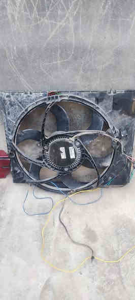 السلام عليكم 
غراض بيئم 735 للبيع
  كلج مروحة هوا والحاضن
مروحة F01 حاوية هيا والكارت مالتها.
حساس كرنك 
ايس شرط الشغل 
قاعدة مال رقم لون احمر
*********** واتس
