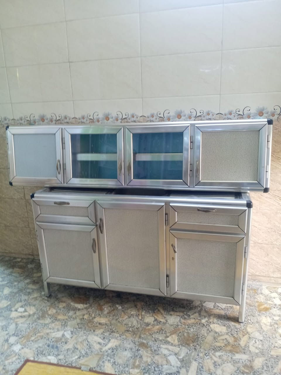 السلام عليكم اغراض بيت للبيع نظافه 100/100غساله الحافظ 15كيلؤ كاونتر قطعتين سنك الامنيؤم ثلاجه هيتاشي حجم 20طباخ اربع عيؤن صؤبات زيتيه عدد 2وصؤبه نفطيه كاونتر قطعه سنك مرمرمكان بغداد مدينة الصدر الإتصال عل رقم***********
