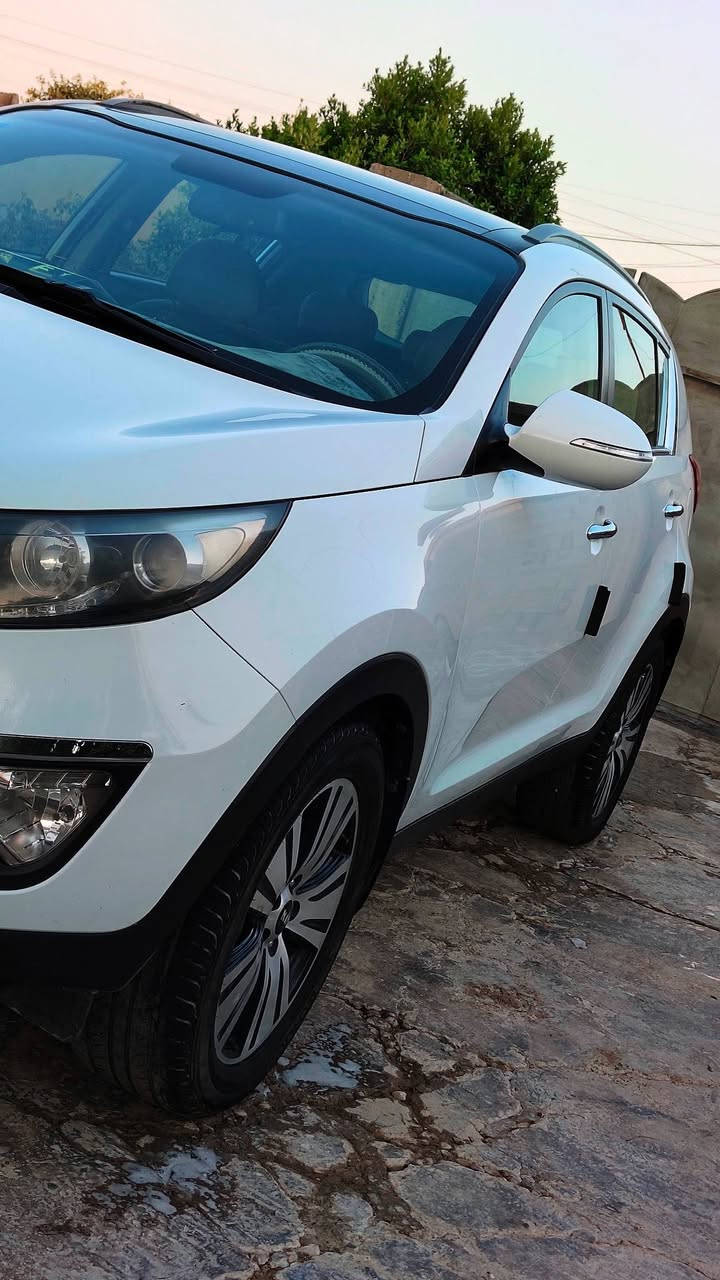 السلام عليكم 
كيا سبورتج  📣

✨ الموديل: 2016 🚘

✨ الرقم: بغداد 🄱

✨ المواصفات: فول مواصفات (عدى البصمة) ☑️

✨ المحرك: 2000 دوش ⚙️

🌟 أبرز المواصفات:

سقف بانوراما بالكامل 🌤️

شاشة وكاميرا 🖥️📸

تحكم ستيرن فول 🕹️

حساسات ومواصفات أخرى مميزة..

📐 المسافة المقطوعة:  127 ألف كم فقط 🛣️

🛠️ الوضعية الميكانيكية: صدر جديد بالكامل، السيارة جاهزة من كلشي وما تحتاج أي مصروف 🔧

🧼 الـكـفـالـة:

كفالة عامة مطلقة 🛡️ (من أي ضربة، تبديل، أو صبغ).

💵 السعر المطلوب: (164وبيها مجال بسيط ) 💰

📍 المكان: (الدجيل) 📍

📞 للتواصل والاتصال: (***********) 📱
