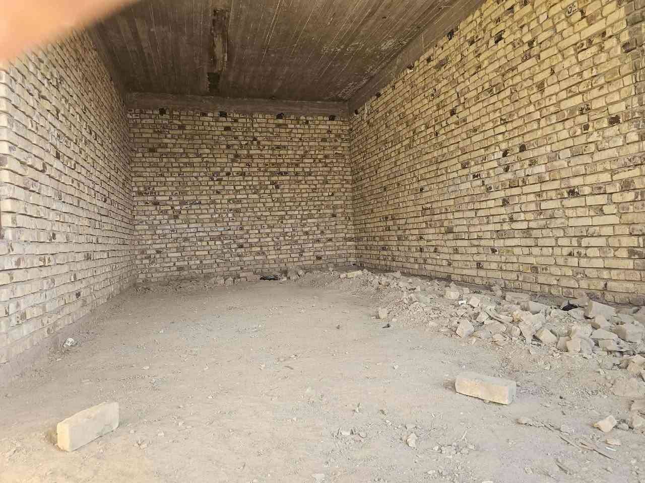 هيكل بناء حديث المساحة الكليه 250 متر  يحتوي غرفتين و صاله و استقبال و مجمع صحيات
سند 25 بأسم صاحب البيت 
الديوانيه الدغارة نزلة الهلالات
***********
