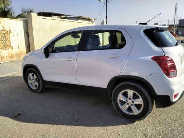 السلام عليكم 
سيارة شوفرليت تراكس ٢٠٢٠ معوقين رقم مثنى حادثها خفيف صندوق فقط موضح بالصور مع السونار السعر ١١٠ 
الاتصال على الرقم ***********
