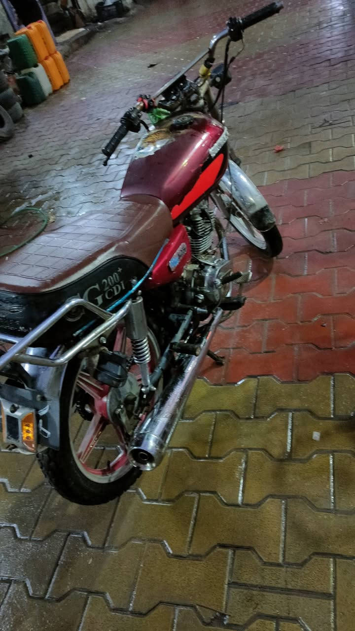 السلام عليكم موطور للبيع كلشي شقال. سلف شغال  لايتات نشرات السعر 200. مكان ناحيه القياره جنوب موصل ***********
